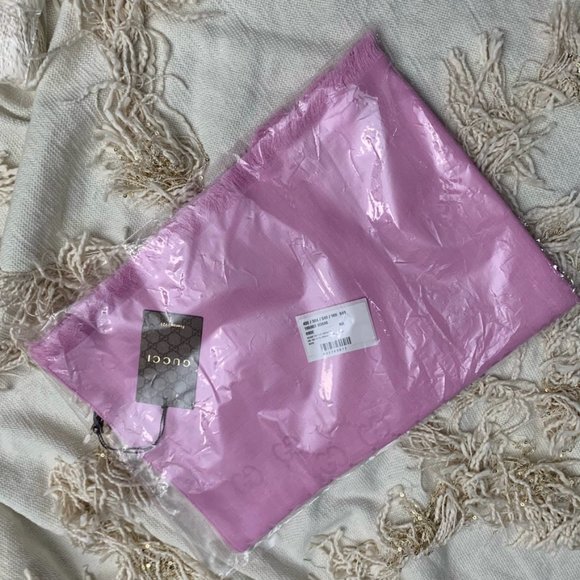 GUCCI GG Guccissima Rose Pink Wool Silk Blend Wrap Monogram Shawl Scarf - Picture 12 of 13